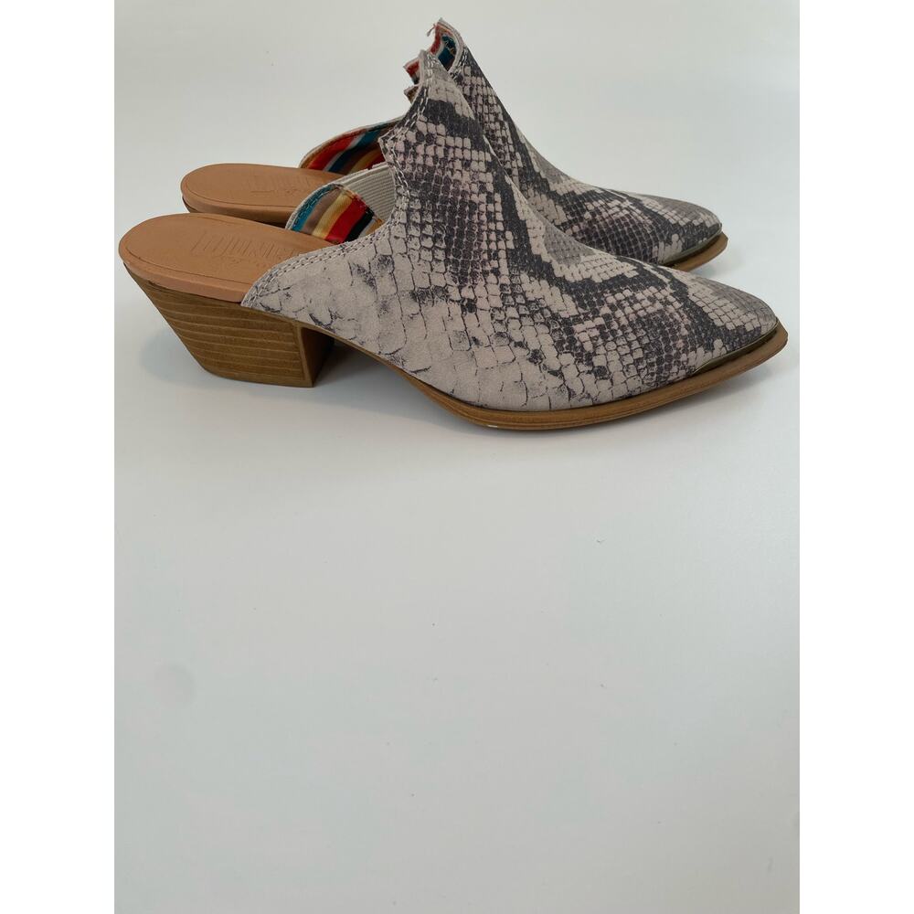 Dingo Knockout Size 8.5 Natural Suede Snakeskin Pattern Leather Mules Heels